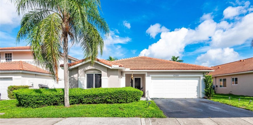 Casa en Sunrise, Florida 4 dormitorios, 160.44 m2 № 2381979