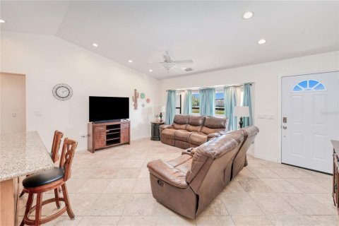 House in Punta Gorda, Florida 4 bedrooms, 167.78 sq.m. № 1722954 - photo 14