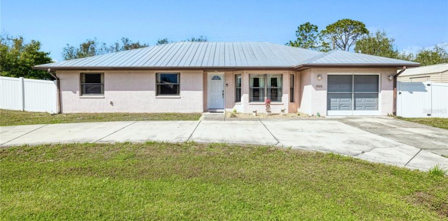 House in Punta Gorda, Florida 4 bedrooms, 167.78 sq.m. № 1722954