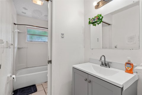 Immobilier commercial à vendre à Fort Lauderdale, Floride: 236.9 m2 № 2089081 - photo 11