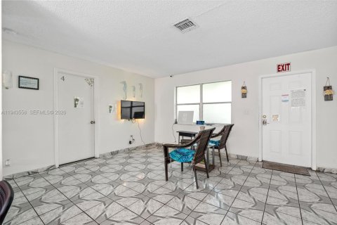 Immobilier commercial à vendre à Fort Lauderdale, Floride: 236.9 m2 № 2089081 - photo 2