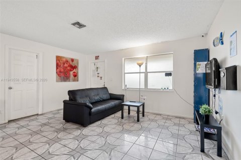 Immobilier commercial à vendre à Fort Lauderdale, Floride: 236.9 m2 № 2089081 - photo 4