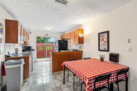 Immobilier commercial à vendre à Fort Lauderdale, Floride: 236.9 m2 № 2089081 - photo 9