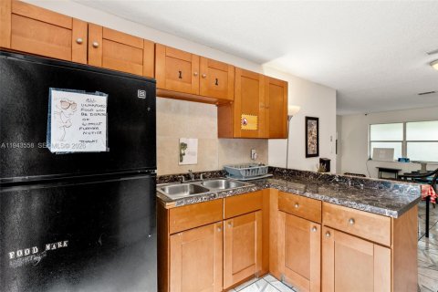 Immobilier commercial à vendre à Fort Lauderdale, Floride: 236.9 m2 № 2089081 - photo 7