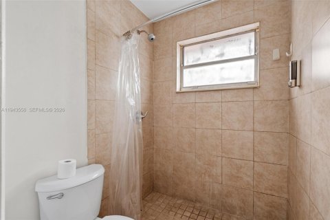 Immobilier commercial à vendre à Fort Lauderdale, Floride: 236.9 m2 № 2089081 - photo 12