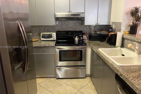 Condo in Aventura, Florida, 2 bedrooms  № 1996361 - photo 21