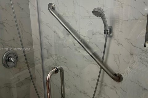 Condo in Aventura, Florida, 2 bedrooms  № 1996361 - photo 29