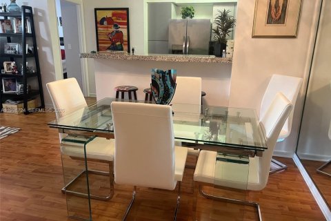 Condo in Aventura, Florida, 2 bedrooms  № 1996361 - photo 19