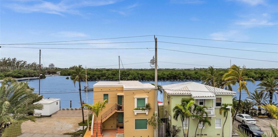 Land in Hollywood, Florida № 1726189