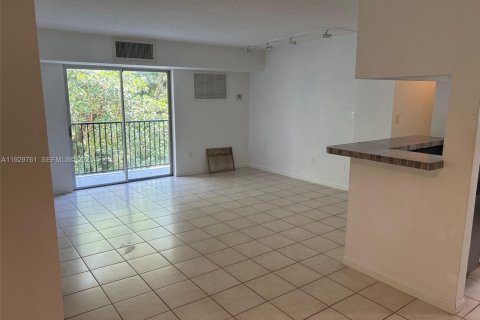 Condominio en alquiler en Miami, Florida, 2 dormitorios, 89.74 m2 № 1988603 - foto 2