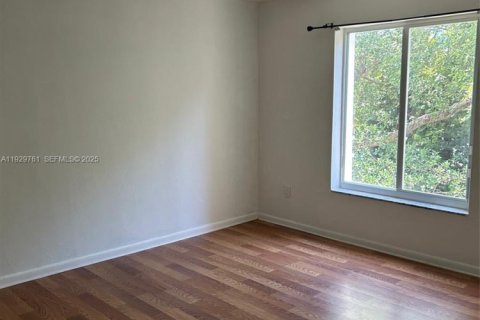 Condominio en alquiler en Miami, Florida, 2 dormitorios, 89.74 m2 № 1988603 - foto 5