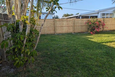 Commercial property in Fort Myers, Florida 3 bedrooms, 89.19 sq.m. № 2114392 - photo 19