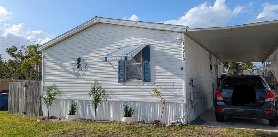 Commercial property in Fort Myers, Florida 3 bedrooms, 89.19 sq.m. № 2114392