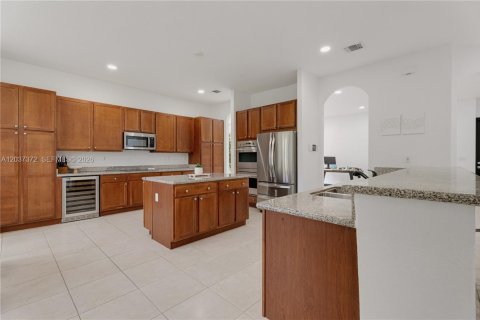 House in Cutler Bay, Florida 5 bedrooms, 438.22 sq.m. № 2247606 - photo 18