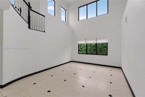 House in Cutler Bay, Florida 5 bedrooms, 438.22 sq.m. № 2247606 - photo 10