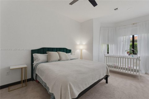 House in Cutler Bay, Florida 5 bedrooms, 438.22 sq.m. № 2247606 - photo 23