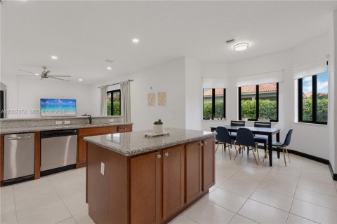 House in Cutler Bay, Florida 5 bedrooms, 438.22 sq.m. № 2247606 - photo 20
