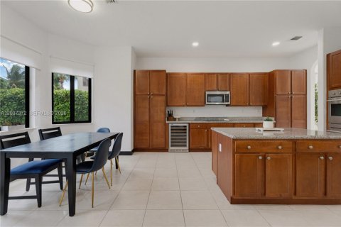 House in Cutler Bay, Florida 5 bedrooms, 438.22 sq.m. № 2247606 - photo 19
