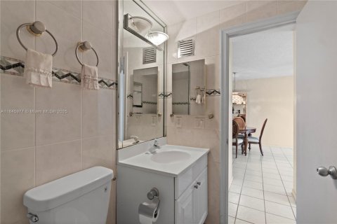 Купить кондоминиум в Форт-Лодердейл, Флорида 1 спальня, 60.11м2, № 2079284 - фото 18