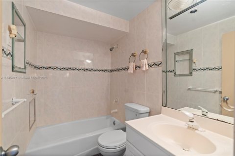 Купить кондоминиум в Форт-Лодердейл, Флорида 1 спальня, 60.11м2, № 2079284 - фото 17