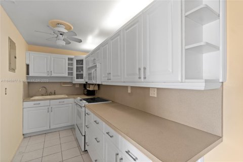 Купить кондоминиум в Форт-Лодердейл, Флорида 1 спальня, 60.11м2, № 2079284 - фото 11