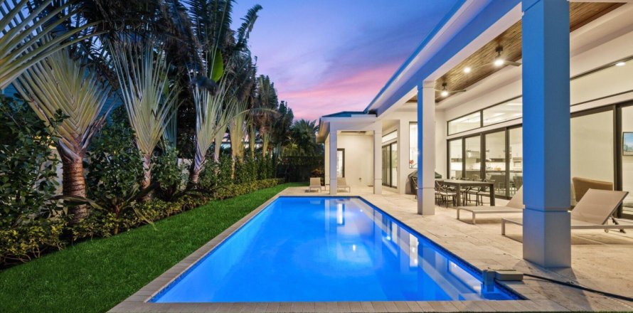 Casa en Jupiter Inlet Colony, Florida 3 dormitorios, 235.6 m2 № 1014020
