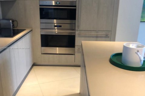 Condo in Hollywood, Florida, 2 bedrooms  № 2035811 - photo 18