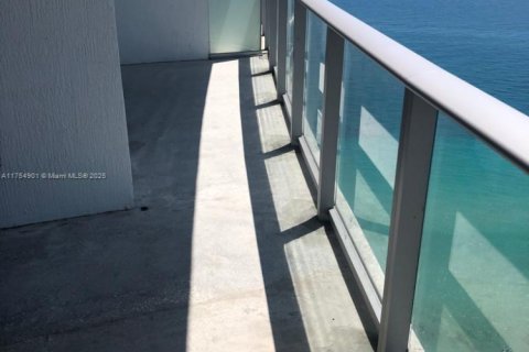 Condo in Hollywood, Florida, 2 bedrooms  № 2035811 - photo 13