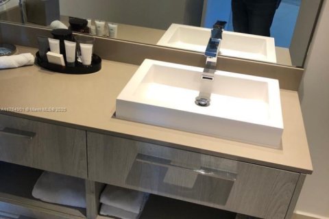 Condo in Hollywood, Florida, 2 bedrooms  № 2035811 - photo 27