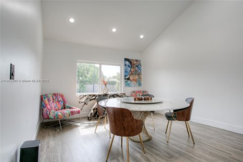 Casa en venta en Miami Gardens, Florida, 3 dormitorios, 190.82 m2 № 2082203 - foto 4