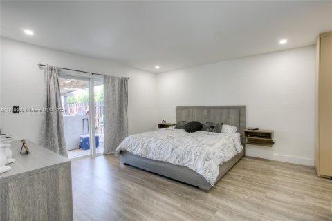 Casa en venta en Miami Gardens, Florida, 3 dormitorios, 190.82 m2 № 2082203 - foto 10