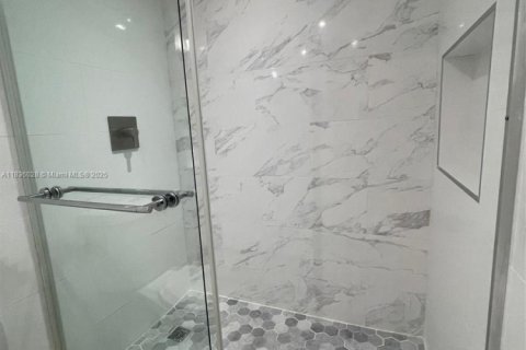 Condominio en venta en Miami, Florida, 1 dormitorio, 64.94 m2 № 1832288 - foto 11