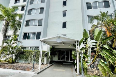 Condominio en venta en Miami, Florida, 1 dormitorio, 64.94 m2 № 1832288 - foto 2
