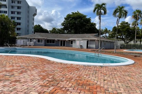 Condominio en venta en Miami, Florida, 1 dormitorio, 64.94 m2 № 1832288 - foto 18
