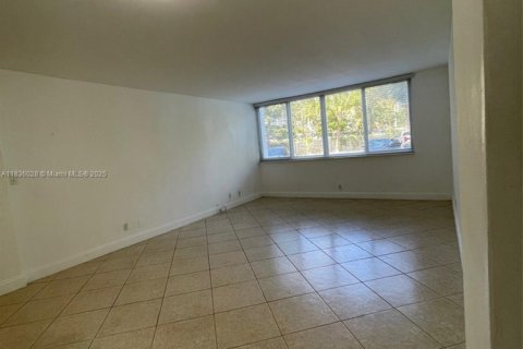 Condominio en venta en Miami, Florida, 1 dormitorio, 64.94 m2 № 1832288 - foto 6