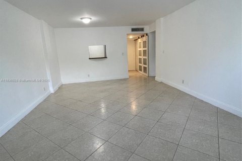 Condominio en venta en Miami, Florida, 1 dormitorio, 64.94 m2 № 1832288 - foto 12