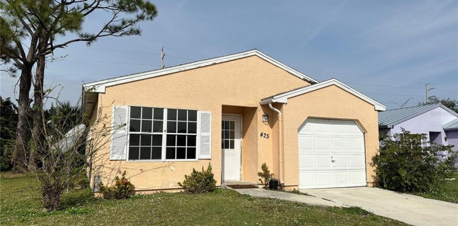 House in Port Charlotte, Florida 2 bedrooms, 84.73 sq.m. № 1916581