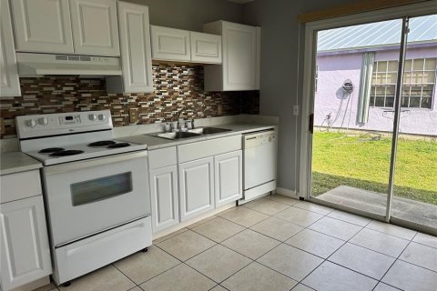 House in Port Charlotte, Florida 2 bedrooms, 84.73 sq.m. № 1916581 - photo 9