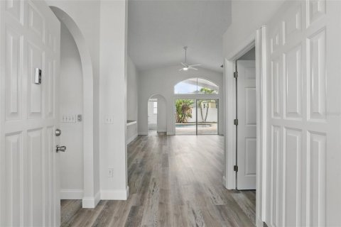 House in Orlando, Florida 3 bedrooms, 129.97 sq.m. № 1719446 - photo 8