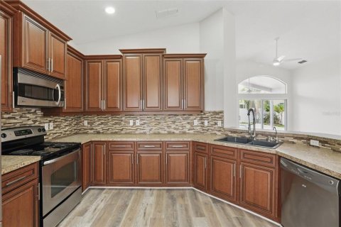 House in Orlando, Florida 3 bedrooms, 129.97 sq.m. № 1719446 - photo 13
