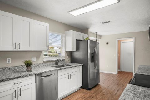 House in Hudson, Florida 3 bedrooms, 148.18 sq.m. № 2167546 - photo 3