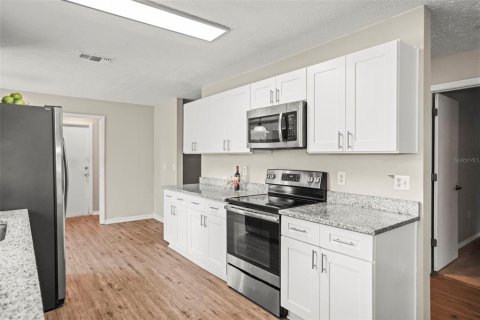 House in Hudson, Florida 3 bedrooms, 148.18 sq.m. № 2167546 - photo 5