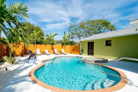House in Bradenton, Florida 3 bedrooms, 110.37 sq.m. № 1677137 - photo 25
