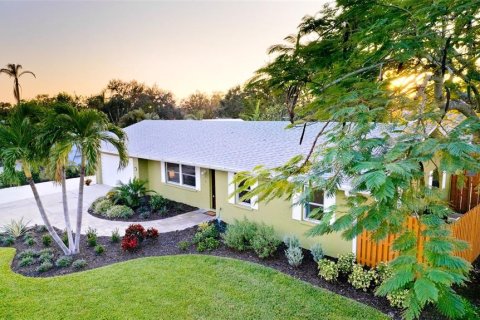 House in Bradenton, Florida 3 bedrooms, 110.37 sq.m. № 1677137 - photo 1