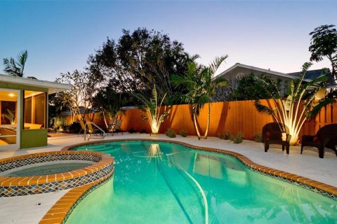 House in Bradenton, Florida 3 bedrooms, 110.37 sq.m. № 1677137 - photo 30