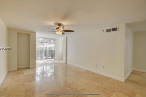 Купить кондоминиум в Бока-Ратон, Флорида 3 спальни, 117.8м2, № 1929213 - фото 24