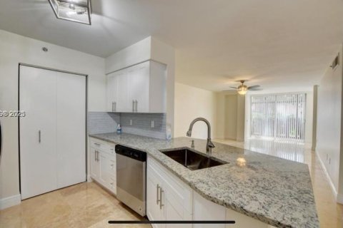 Купить кондоминиум в Бока-Ратон, Флорида 3 спальни, 117.8м2, № 1929213 - фото 20