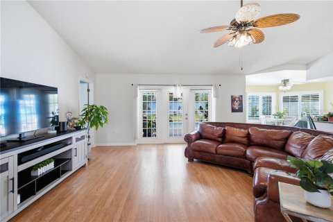 House in Spring Hill, Florida 3 bedrooms, 147.62 sq.m. № 2235439 - photo 8