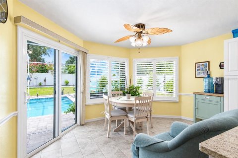 House in Spring Hill, Florida 3 bedrooms, 147.62 sq.m. № 2235439 - photo 15