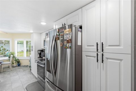 House in Spring Hill, Florida 3 bedrooms, 147.62 sq.m. № 2235439 - photo 13